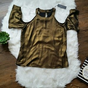 ROMEO+JULIET COUTURE GOLD COLD SHOULDER BLOUSE NWT